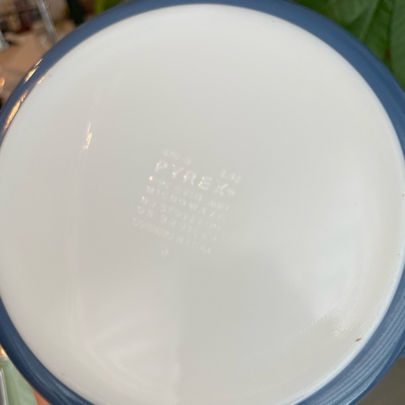 PYREX French daisy colonial casserole dish - Picture 3 of 4